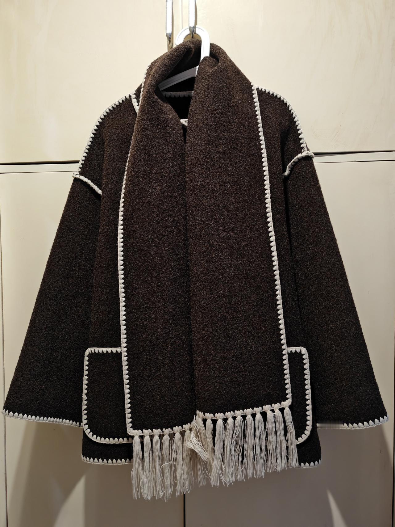 那天在楚河汉街某品牌服装店看到和这件衣服高度相似的服装，我特意找销售问了一下价格