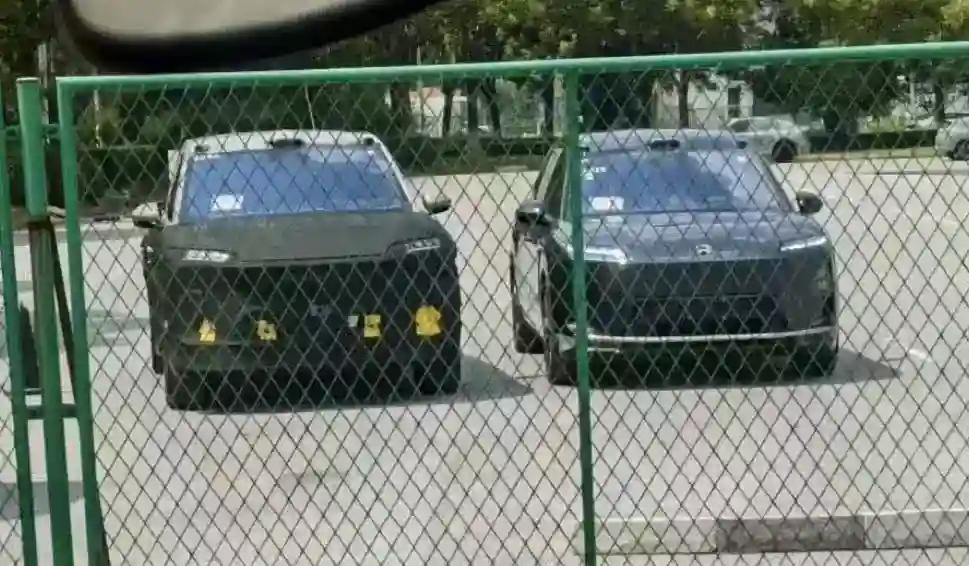蔚来ES8摆在ES9旁边，瞬间变成了ES6[笑哭]
这两个车设计语言相似度超过9