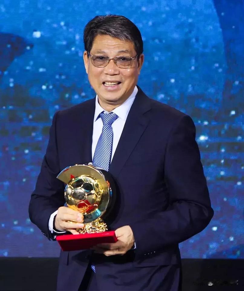 中国足球本土最强十大主教练：
10.谢晖
9.李国旭
8.于根伟
7.李金羽
6