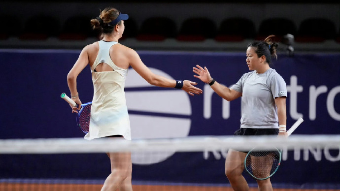 汤千慧组合晋级鲁昂站决赛WTA250鲁昂站双打半决赛，汤千慧/梁恩硕在抢十挽救一