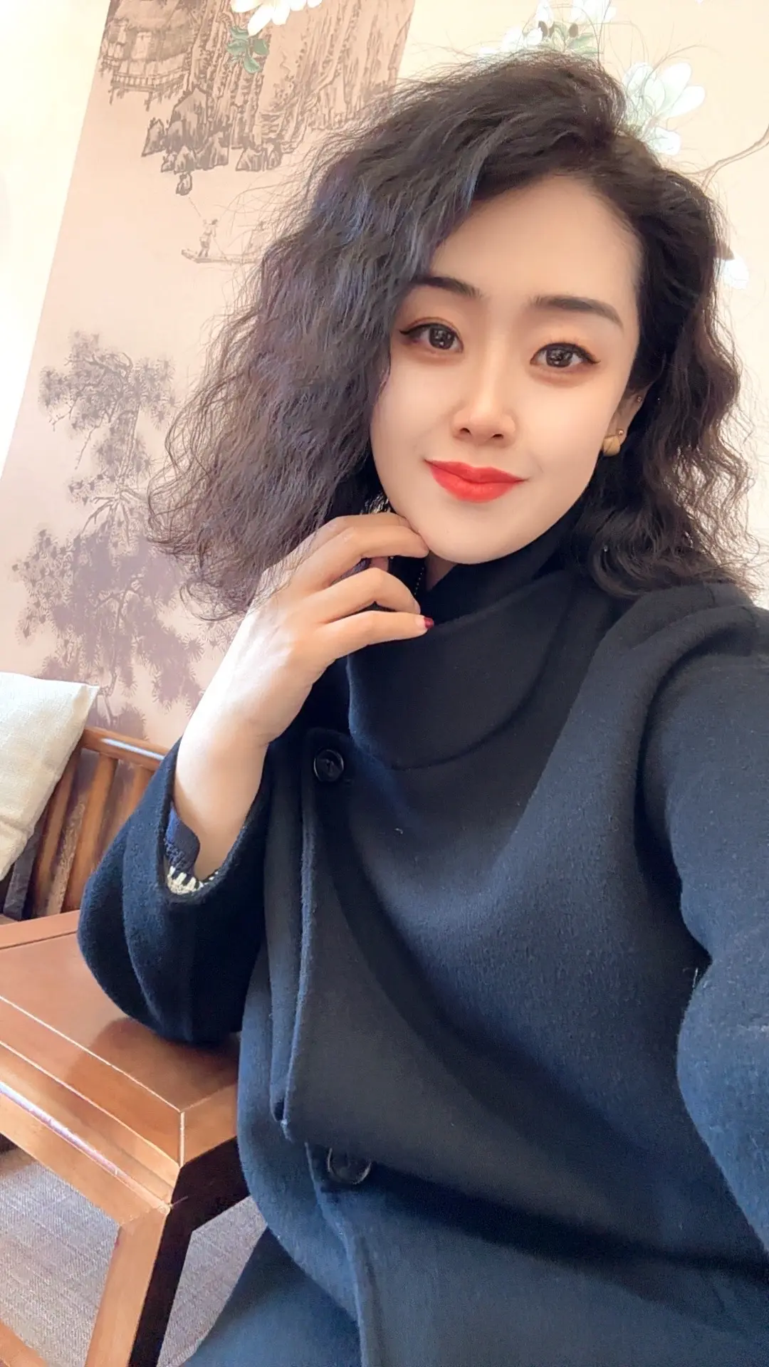 人到中年，一个很绝的心态，不讨好，不解释，大大方方爱自己！偶尔有三五姐...