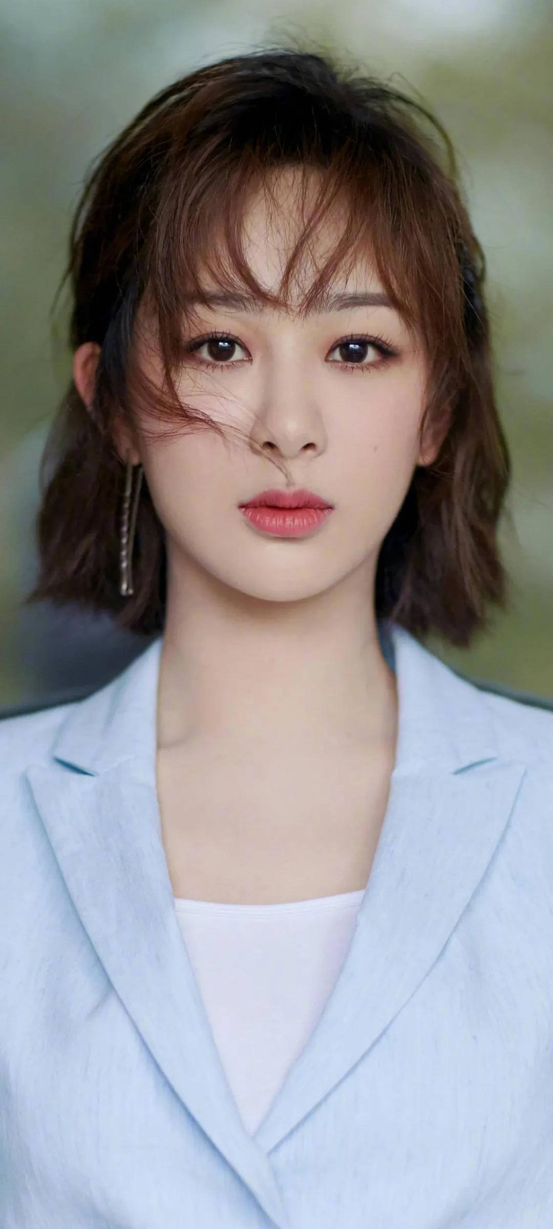 致语杨紫:立马向迟蓬老师阿姨学习！
本届白玉兰最佳女主和女配两大奖项分属杨紫和迟