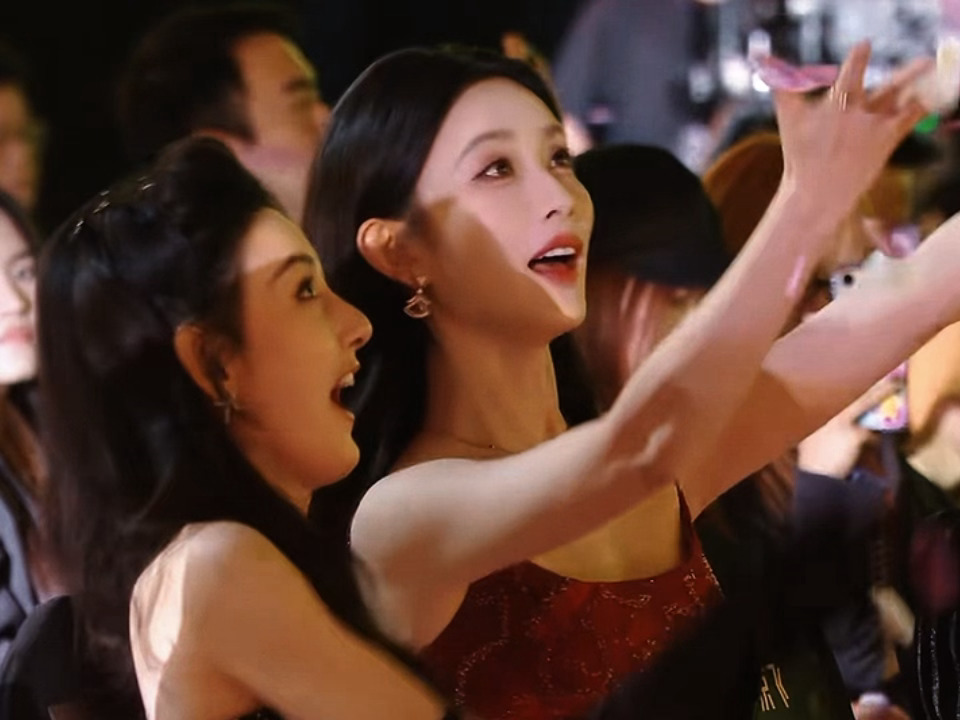 宋祖儿孟子义一起抛彩片这个画面太美好了。。。腾讯视频星光大赏星光大赏内场