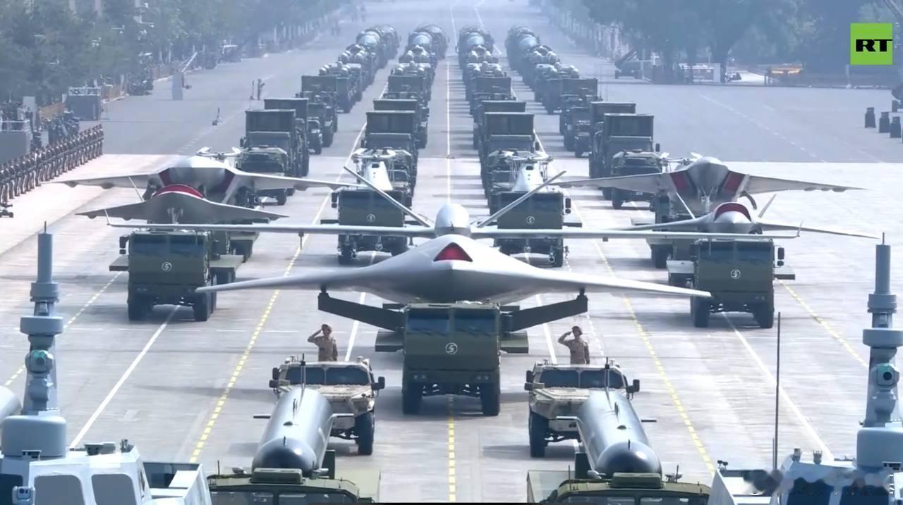 RT的这张图抓的好，太有感觉了来源：RT на русском九三盛大阅兵阅兵直