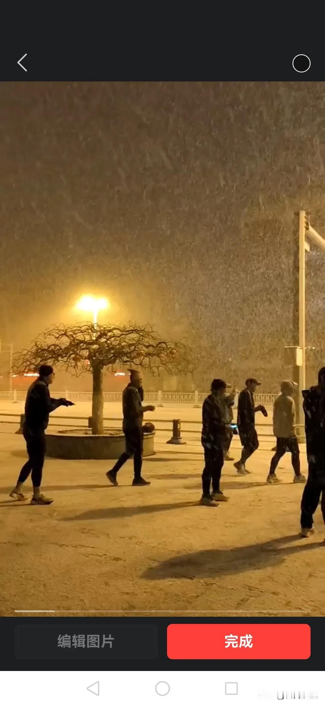 威海昨晚下大雪了，马上进入3月份了，这气候异常已经是非常明显了，年后的广东也是冷