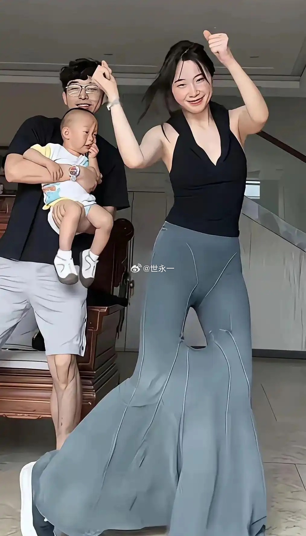 不得不佩服设计师的脑洞，这到底是裤子还是裙子 ​​​