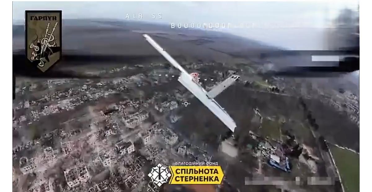 在红军村—多布罗皮利亚方向的比利齐克镇上空，乌克兰国民警卫队第14特种旅使用配备