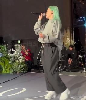比范晓萱还松弛的是一向疯疯癫癫的小S，即使之前遭遇汪小菲张兰手撕，人设不好，但从