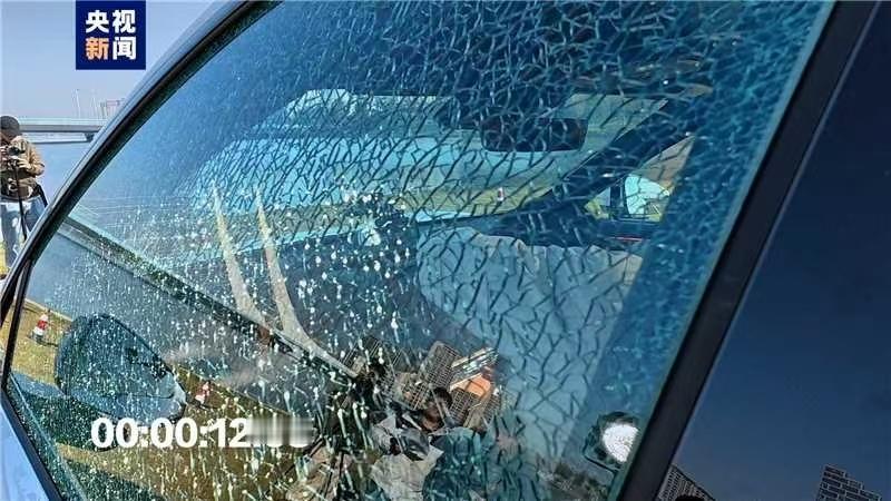 一家人出门玩，安全感必须拉满，焕新极氪7X这安全配置真的让人放心到跺脚～ 外面是