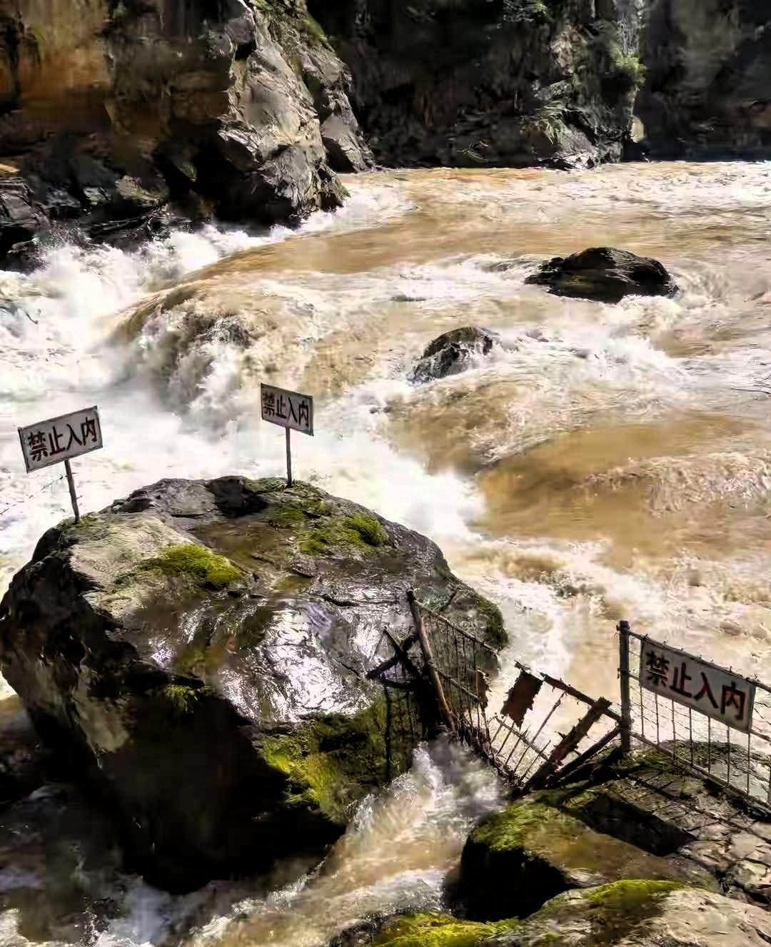 “就差这一张照片！”虎跳峡那个准新郎，遗体在水底卡了10天，3月6号总算让水下探