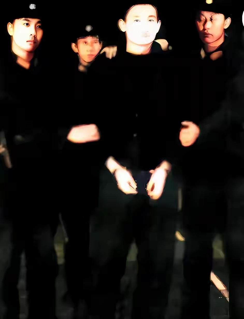 吕海鹰杀警夺枪案，大围捕惨烈，持枪歹徒最后被21岁姑娘用刀砍死。


1981年