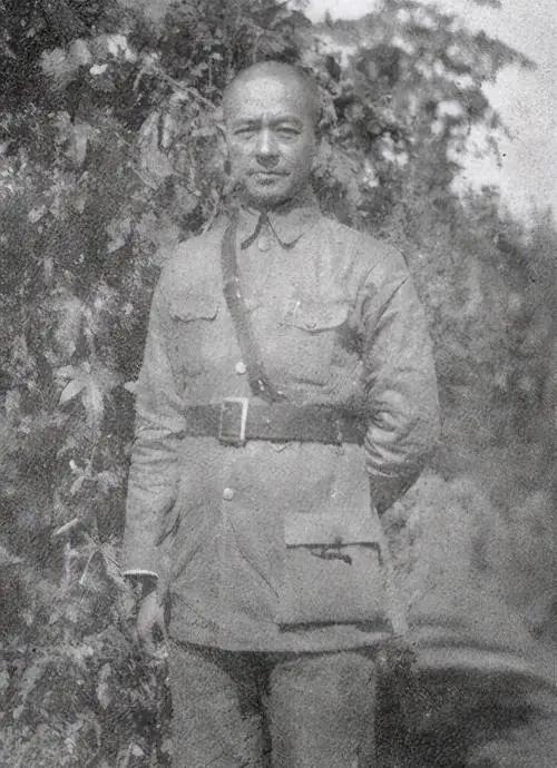 “所有人把裤子脱了”1938年台儿庄战役前，一位中年妇女找到军长找到了军长张自忠
