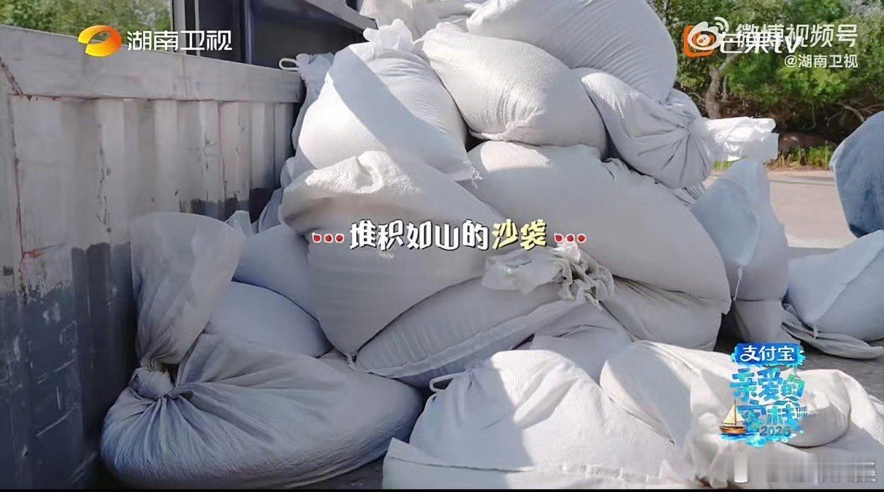 王鹤棣武艺徒手搬运400斤装置谁懂啊!400斤装置靠人力搬上客栈!武艺一点点发力