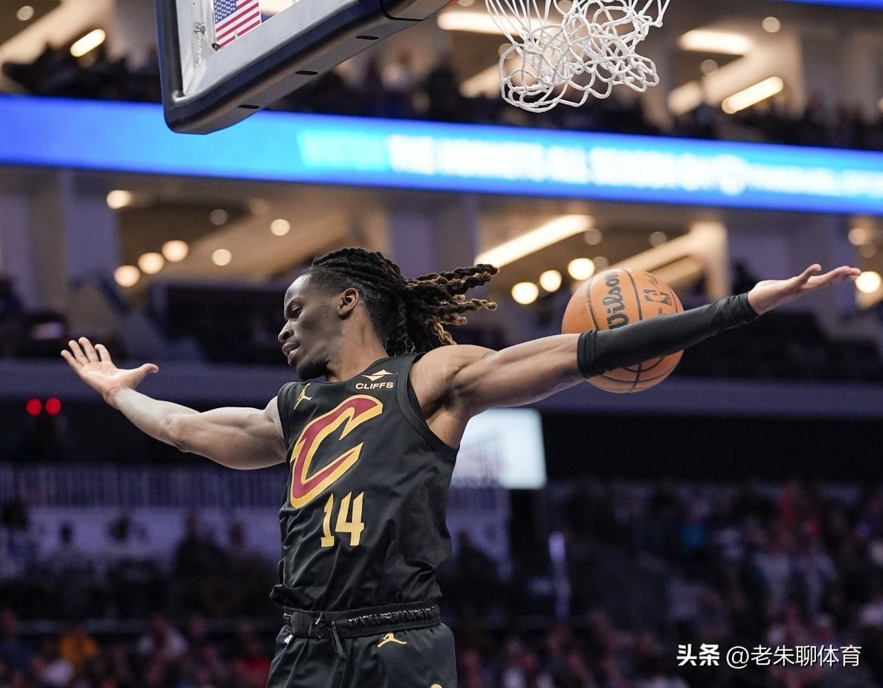 3抢断5盖帽，这简直就是加强版的贝弗利呀！
今天骑士对阵篮网的比赛中，由于米切尔