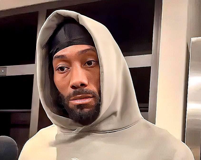 今日湖人主场以135-118战胜快船。
赛后，他接受采访表示：“关键是要在场上派