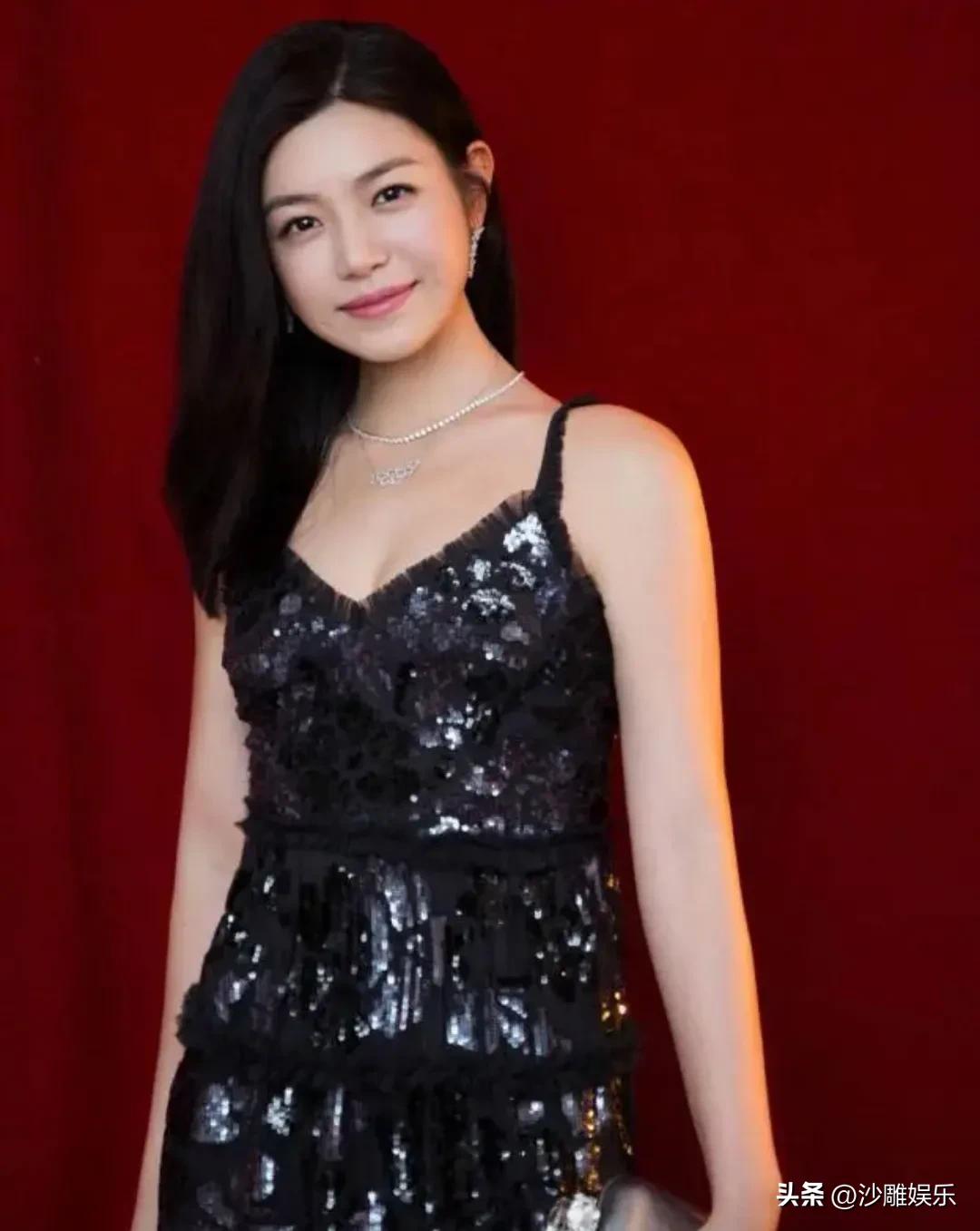 陈妍希，激动发文！


3月1日，陈妍希在社交平台晒出了一组照片，直接让网友炸开