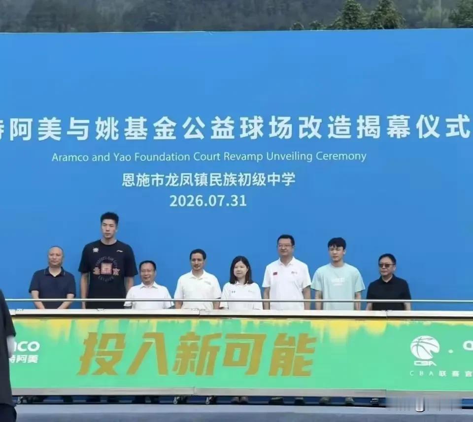 休赛期行程满满！徐杰辗转多地参与篮球活动，球迷观点两极分化

休赛期不少CBA球