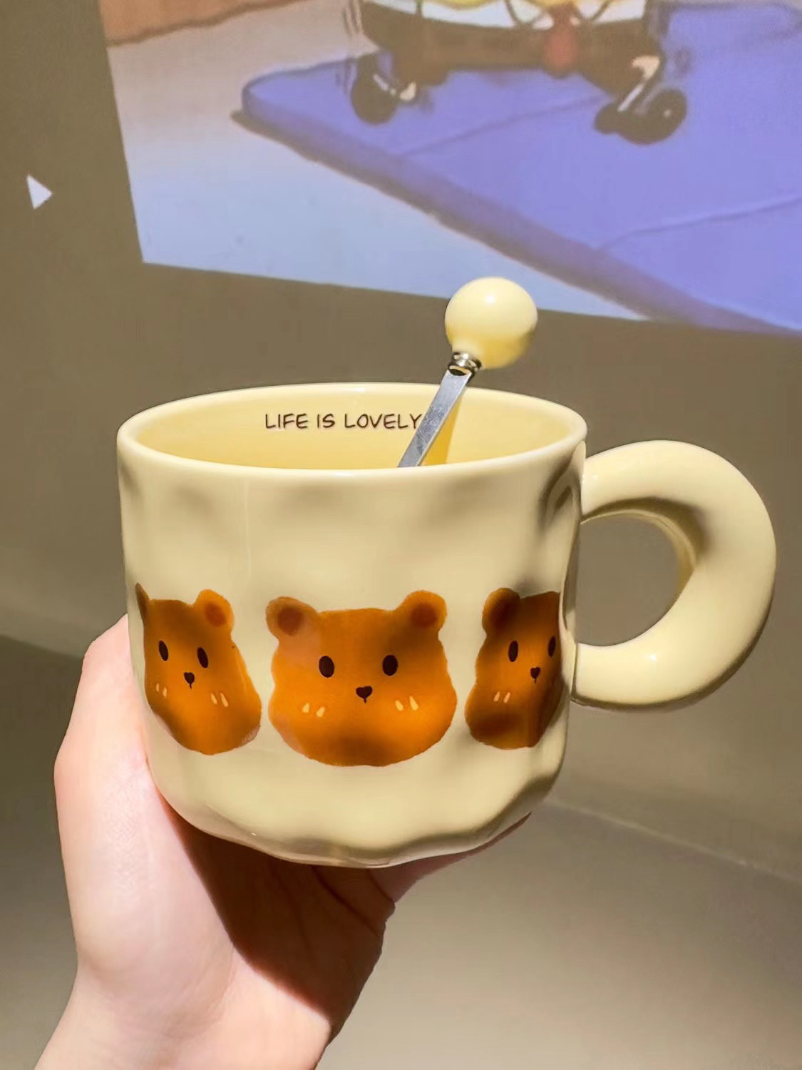 熟悉的杯子环节！！又发现好看可爱的新杯子了！！平仑：就🉑！！揪两个小朋友一人一