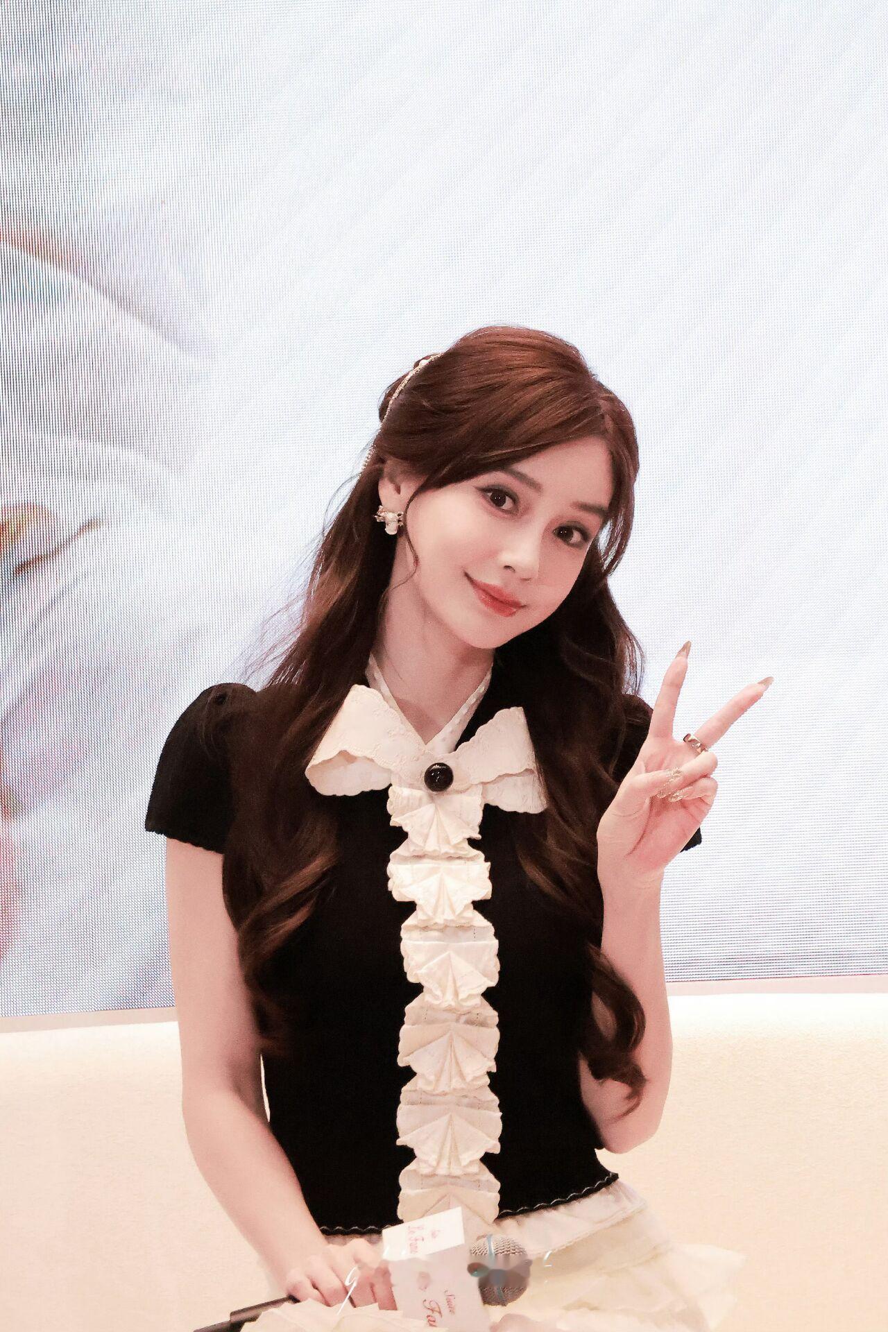 angelababy[超话] [心]angelababy “我的夜空本星河长明 