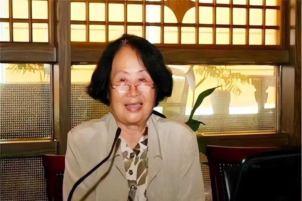 2007年，傅冬菊病逝，傅作义永远不知，女儿藏了半生的心意。2007年傅作义的女