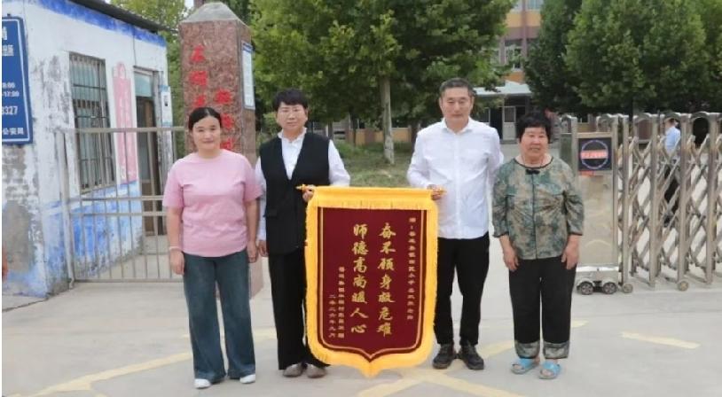 师者仁心 曹县教师夫妻接力施救落水老人

曹县普连集镇教师夫妻岳跃胜、石娟挺身而