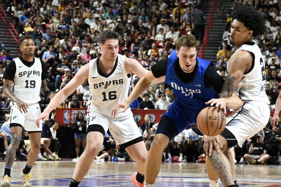 凯尔·曼加斯与圣安东尼奥马刺达成了一份双向合同。
本赛季，曼加斯在G联赛奥斯汀马