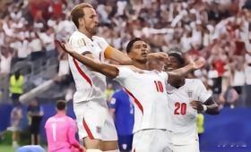 英格兰4-2克罗地亚，凯恩双响，贝林厄姆一条龙破门，拉什福德替补建功。此役，凯恩