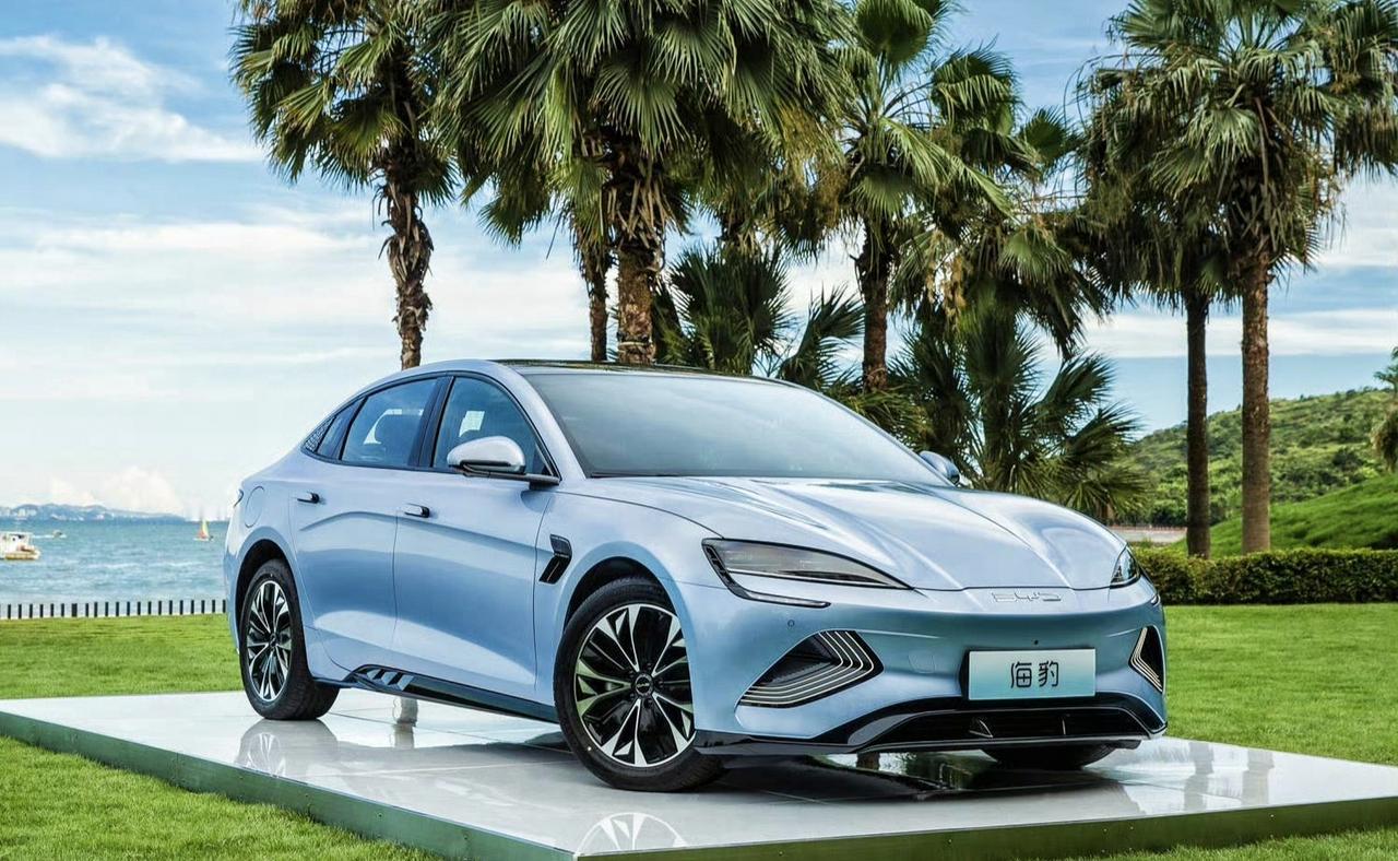 比亚迪海豹荣耀版后天上市，你觉得起售价会卖多少钱？
这台纯电动轿车可能继续此前的