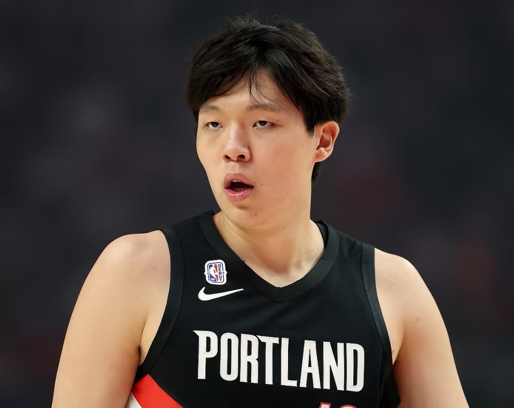 开拓者伤病报告:斯科特·亨德森（左腿筋撕裂）朱·霍勒迪（右小腿拉伤）达米安·利拉