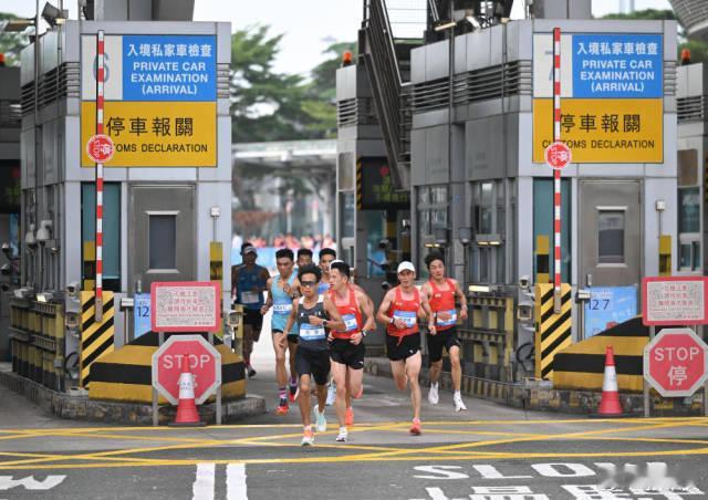 全运会首个跨境马拉松的历史时刻是2025年11月15日7时，该赛事为第十五届全运