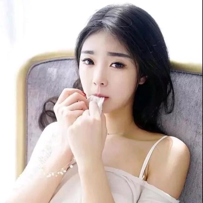 慵懒午后，温柔时光，甜美瞬间定格。秋日午后的温柔 秋日小憩照 温柔小憩 夏日的慵