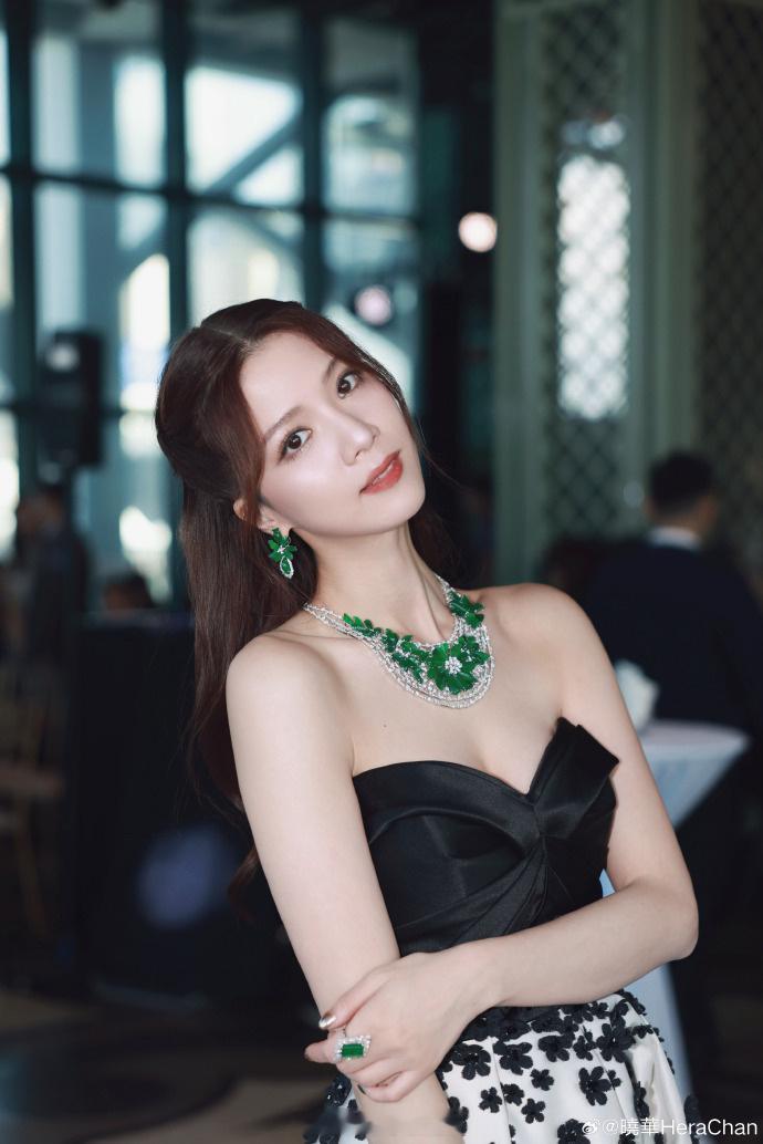 陈晓华否认1年做3次医美 据港媒，有媒体爆料陈晓华1年内做3次医美微调提升美貌。