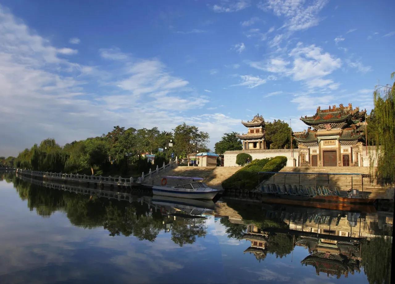 我家住在山东，我家住在聊城，我去过的山东的地方也有很多了。
我去过山东泰安的泰山