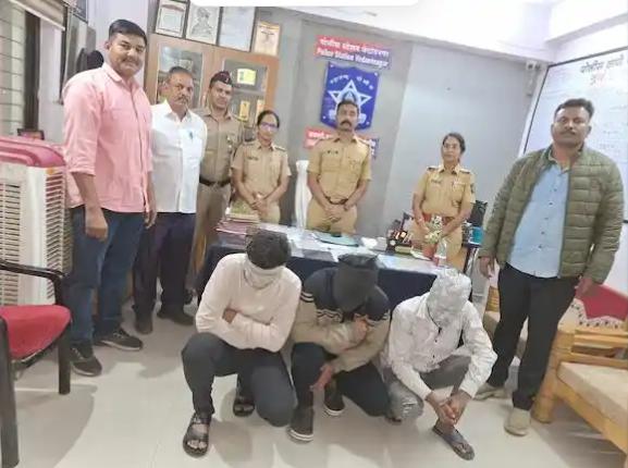 近日，印度一名女护士去找朋友借钱，却因敲错房门，被3名男子拖进房间侵犯4小时！有