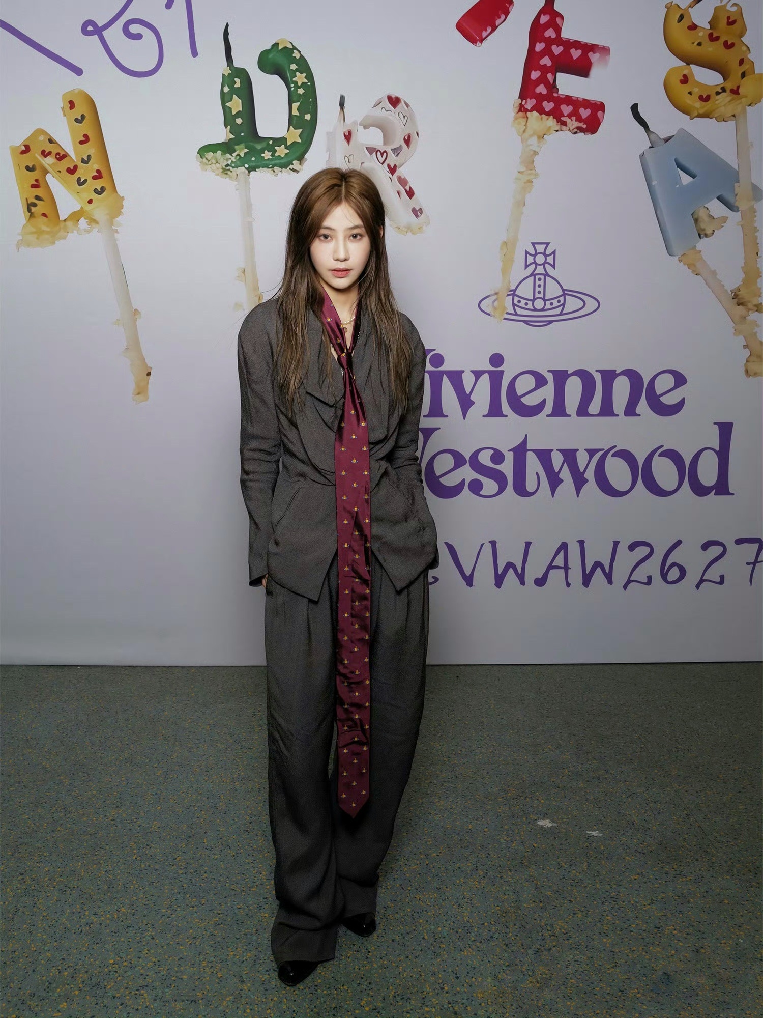 歌手袁一琦的首次巴黎时装周之旅，亮相Vivienne Westwood和Shia