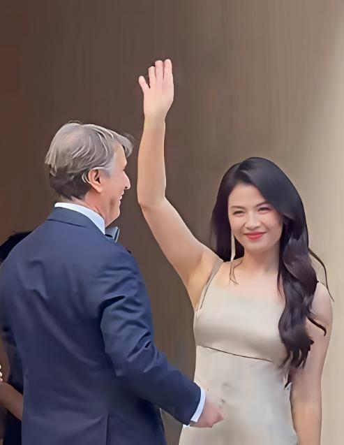 果然姜还是老的辣。

我妈看完刘涛遭遇不当触碰的视频，叹了口气说了句让我琢磨很久