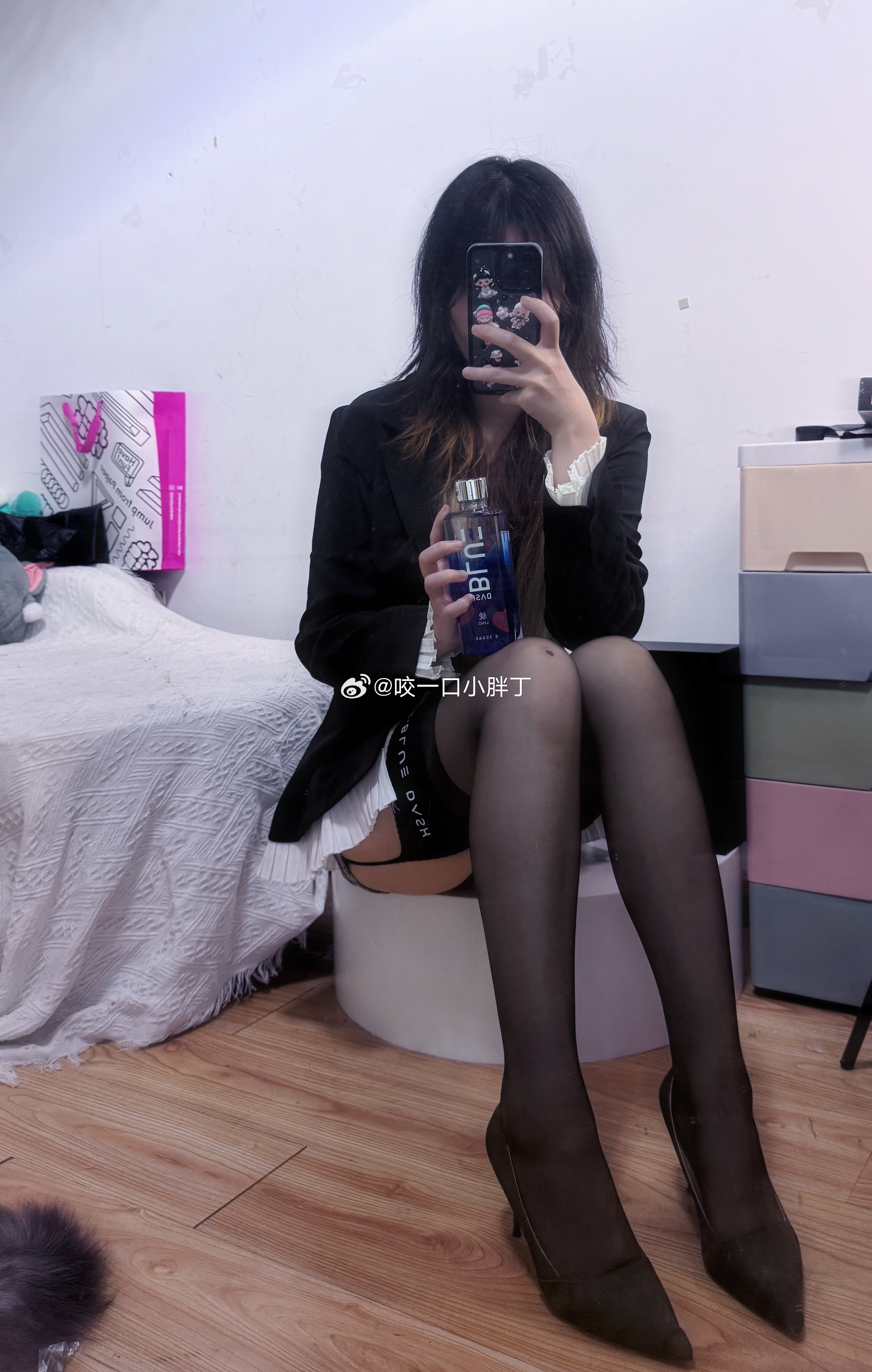 520来袭，纵享微醺时刻，和他携手浪漫满屋~“微醺时刻的性感魅力，助燃浪漫气氛”