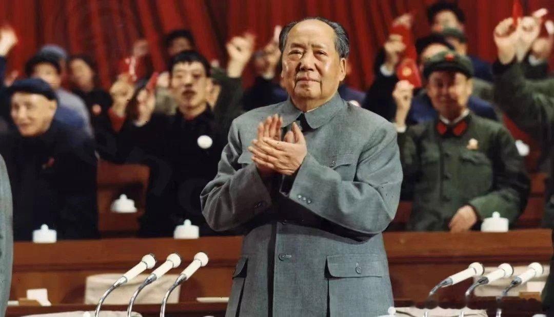 【毛主席这经典7问，唤醒了无数国人！】在毛主席的一生中，把什么放在第一位？人民利
