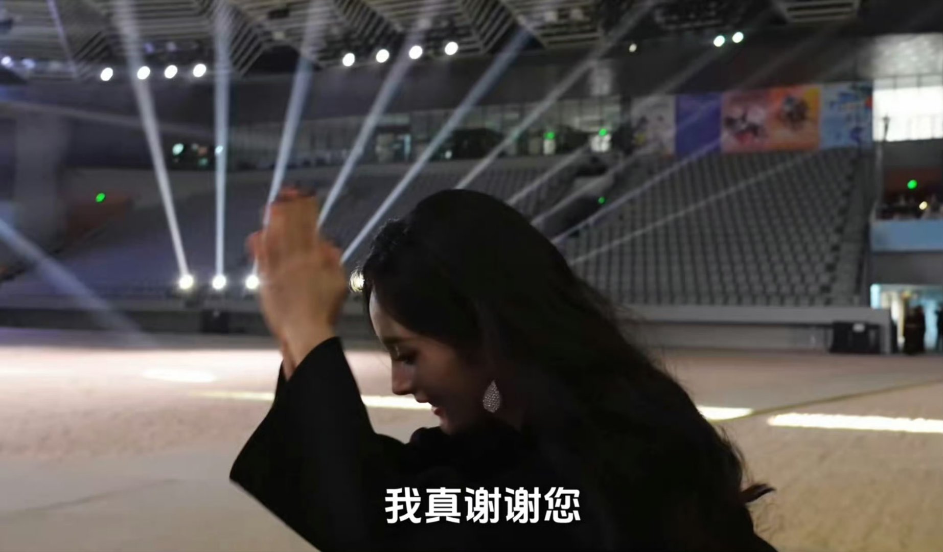 给杨幂p成胶头滴管了杨幂是块砖 哪里需要哪里搬微博到底要怎样啊 太闲就去看生万物