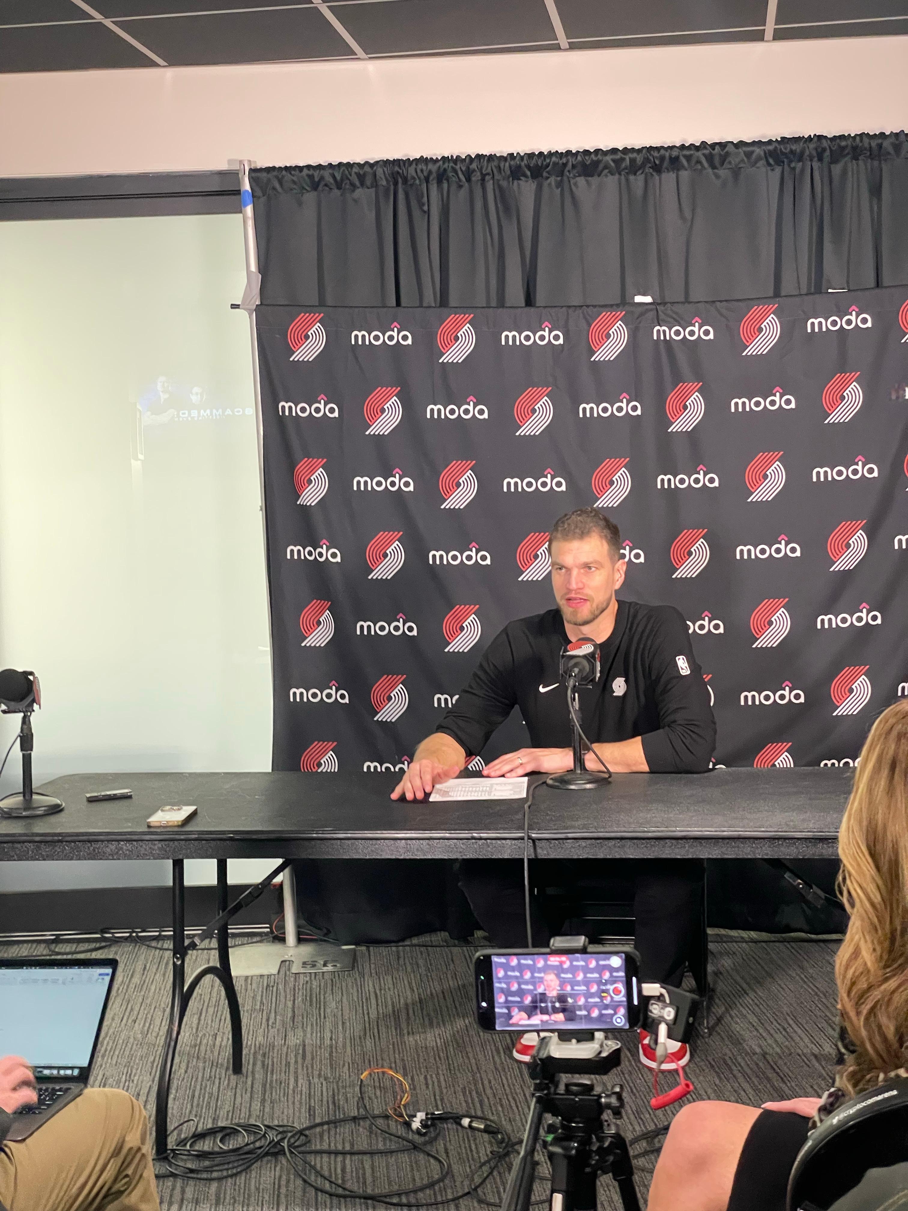 今天第二节“额外”的几分钟出场时间应该算是杨瀚森开赛以来的第一次机遇，把握住了，