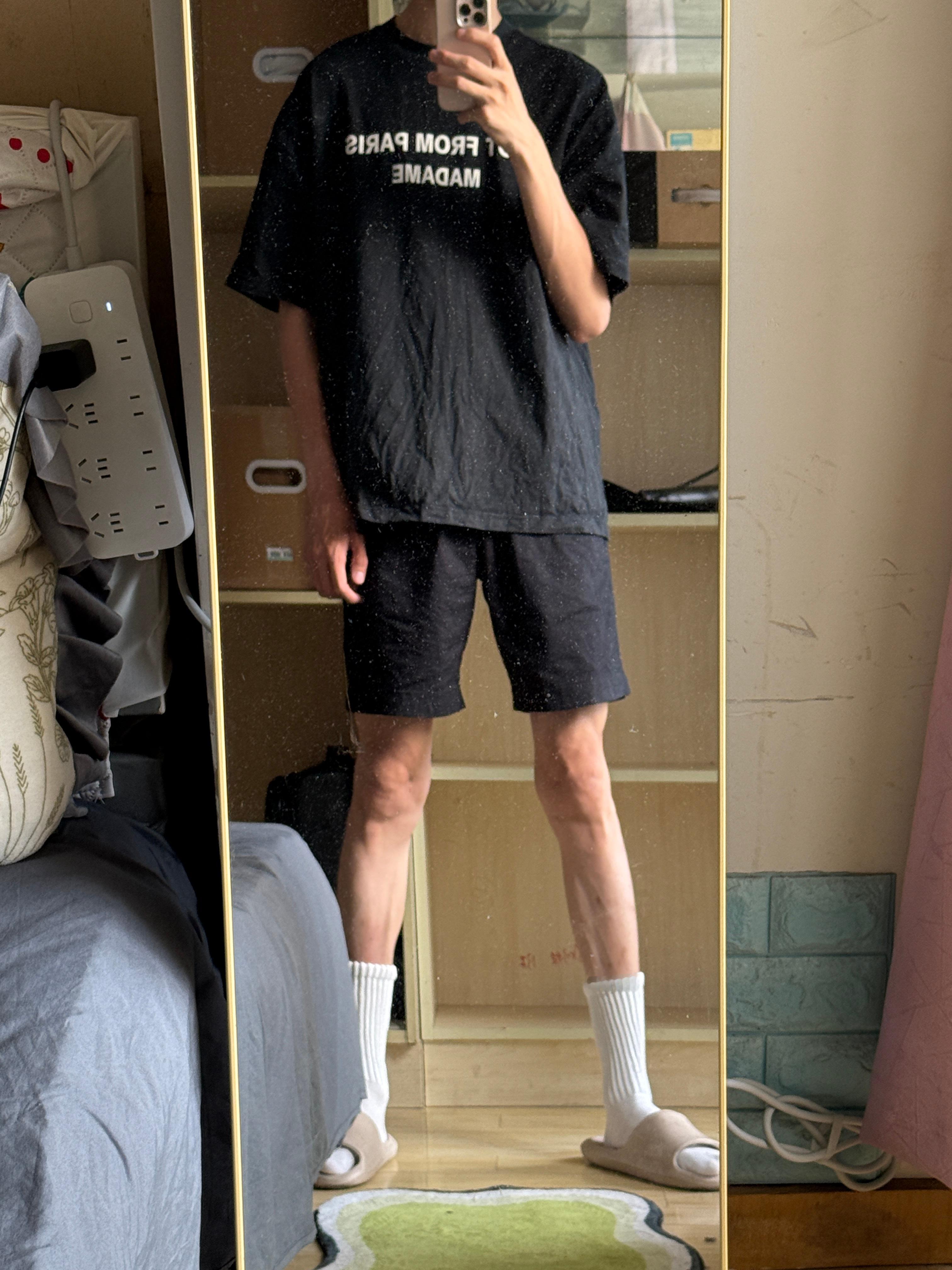 搬家完毕换衣服出去吃饭 