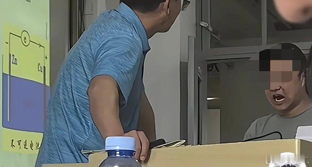 课堂冲突三点看法那段上海某高校课堂冲突的视频，你刷到了吗？让我来把事情理一遍——