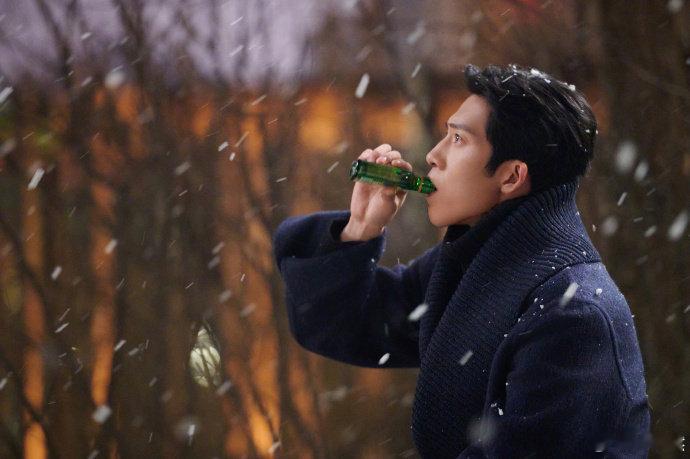 栾念说好一起看极光的栾念雪夜买醉emo了 ​​​