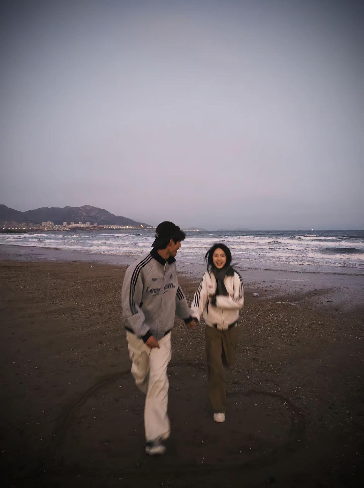 如果我有兩顆心臟 那我會愛上你兩次 但我只有一顆心臟 於是 我開始反覆的愛上你