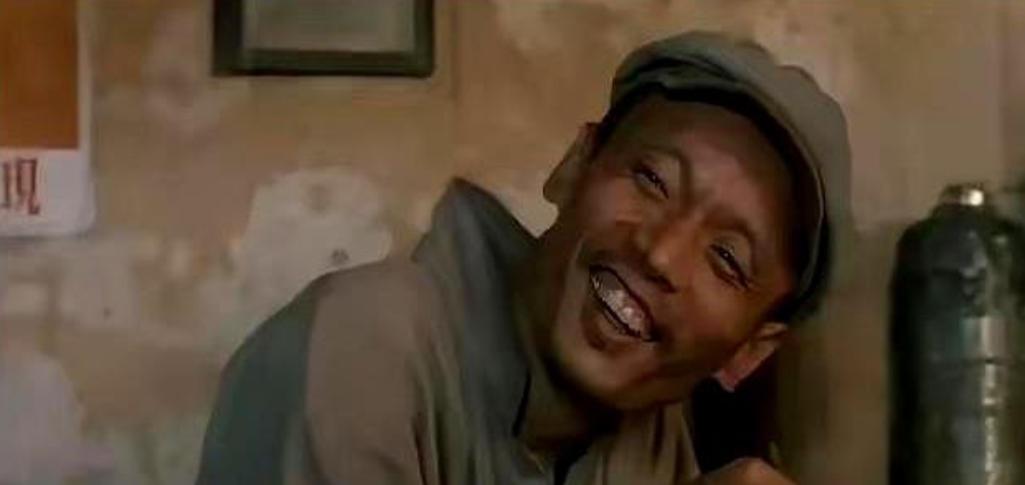 1992年，张艺谋在看到一部小说，读完后彻夜未眠，第二天一大早给葛优打电话：我有