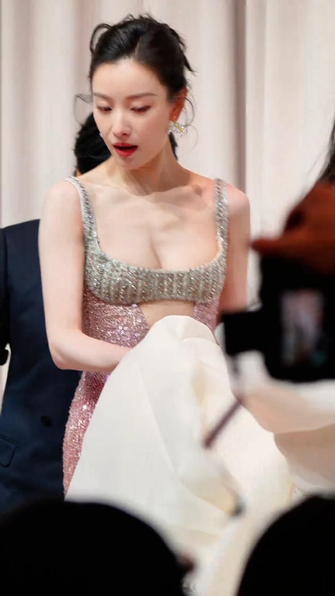 倪妮某活动生图[awsl] 我勒个豆这谁顶得住啊 ​​​