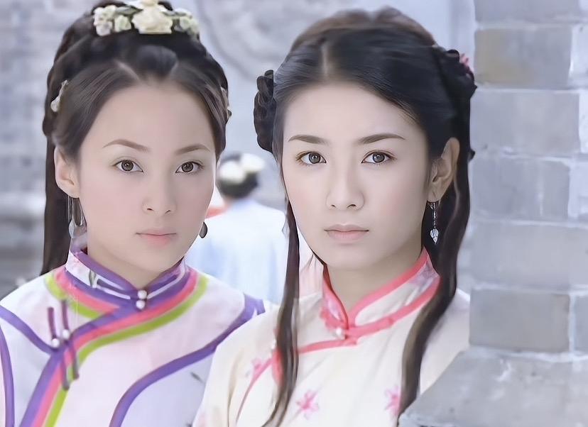 蒋勤勤够漂亮吧，
可是在黄奕面前都被比下去了。
年轻时的黄奕颜值真的很顶。
合作