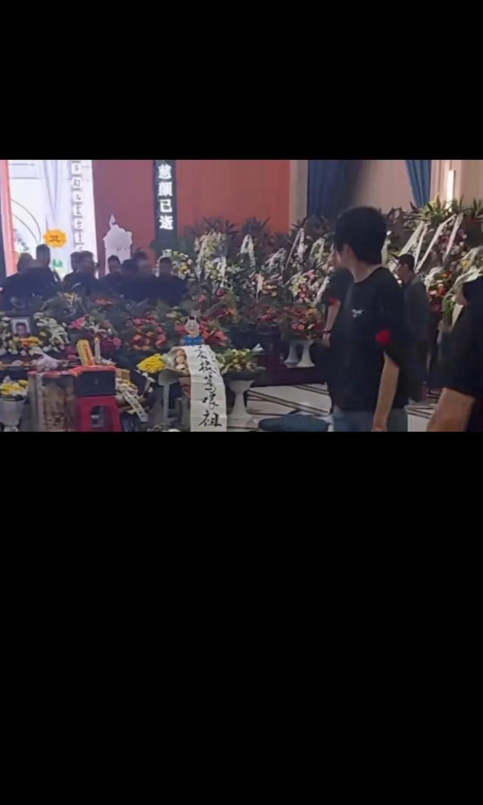这几天娱乐圈非常热闹！最热闹的是杨少华老爷子去世了，葬礼众生相！关于杨家人具体怎
