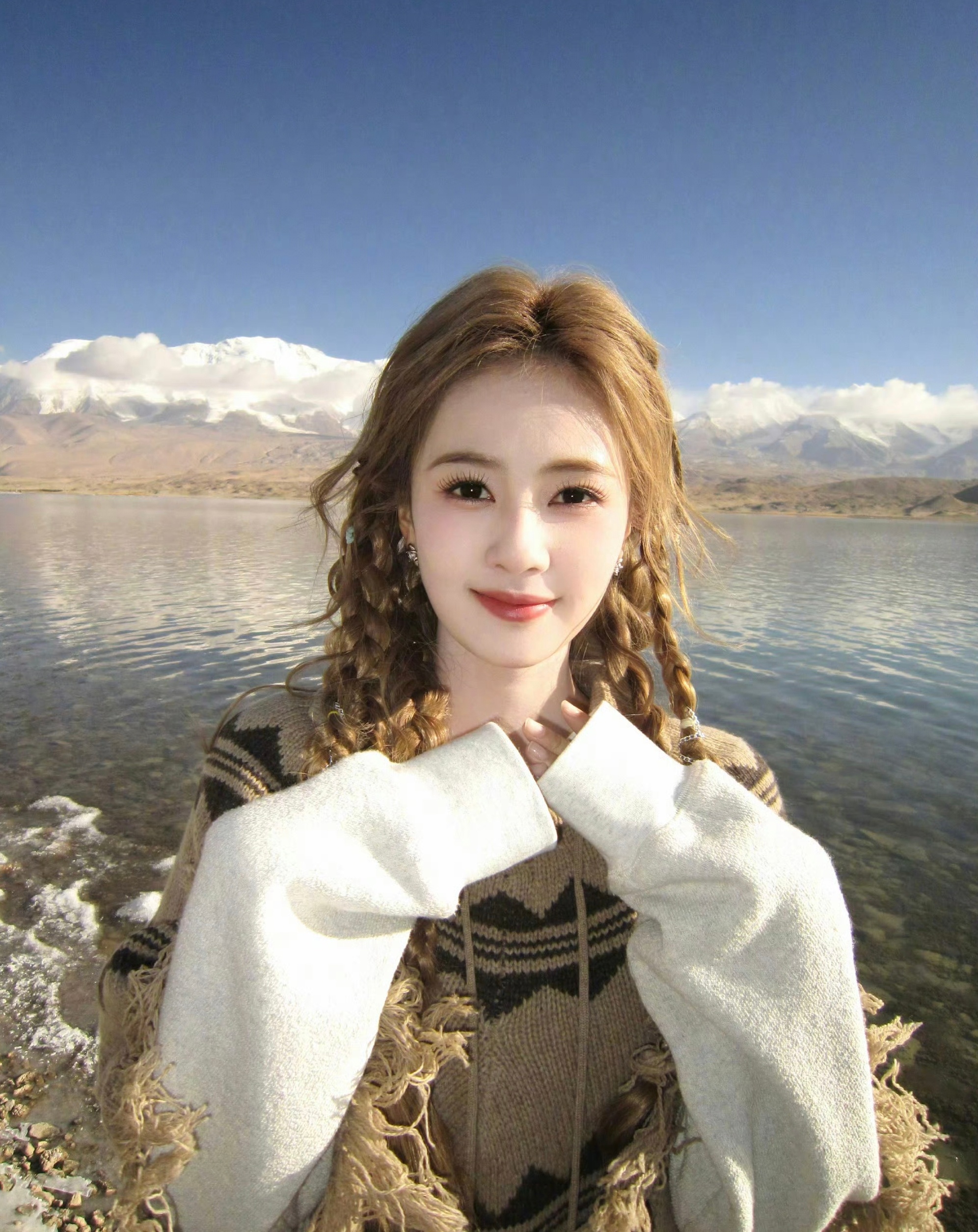 白鹿圈内人脉 不管她人脉如何，我还是觉得白鹿是真有实力的，颜值也非常顶级，又清纯