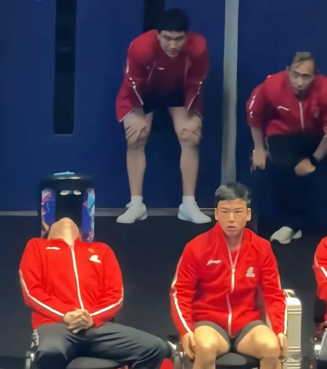 又输瑞典！
只有一个超级选手的中国男乒，确实已泯然众人矣。
以前，每次男团，一二